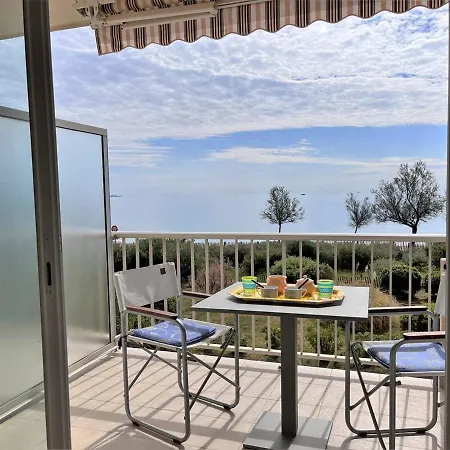 4 Pers, Climatise, Parking, A Pied - - Fr-1-251-509 Apartment Le Lavandou